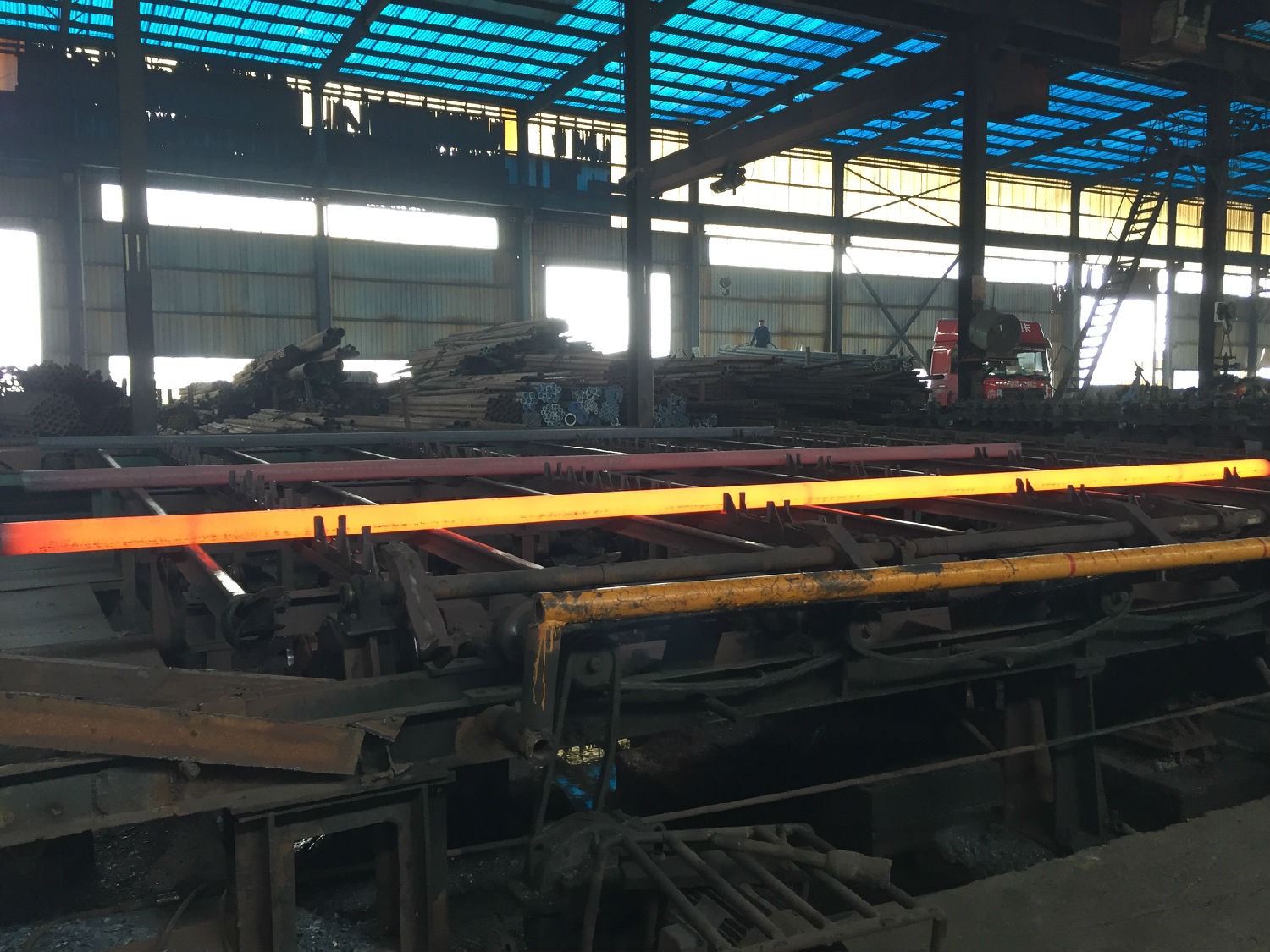 新疆无缝钢管厂家生产线